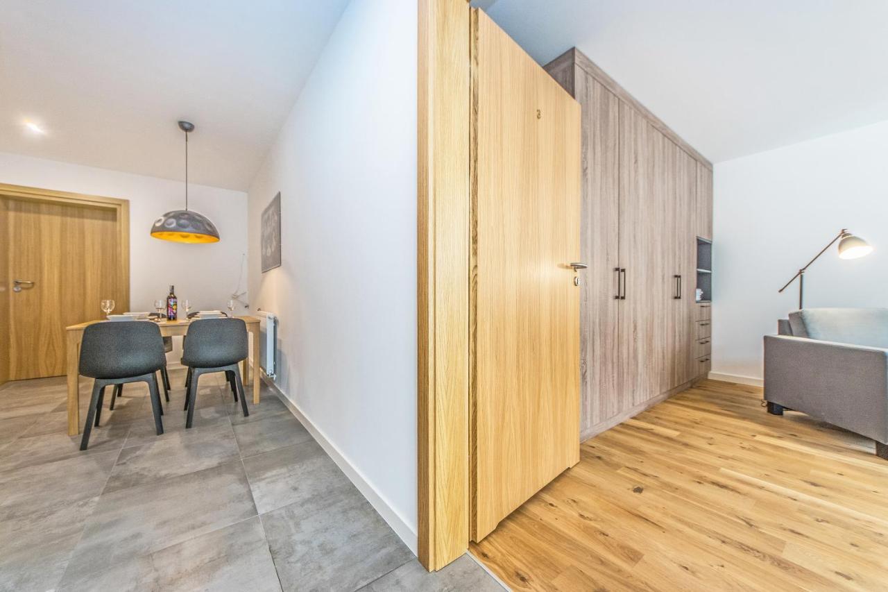 Bh Properties, Apartamenty Teatr Wybrzeze Srodmiescie กดัญสก์ ภายนอก รูปภาพ