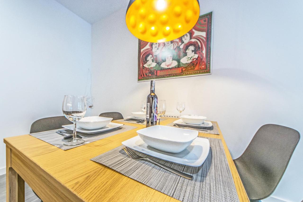 Bh Properties, Apartamenty Teatr Wybrzeze Srodmiescie กดัญสก์ ภายนอก รูปภาพ